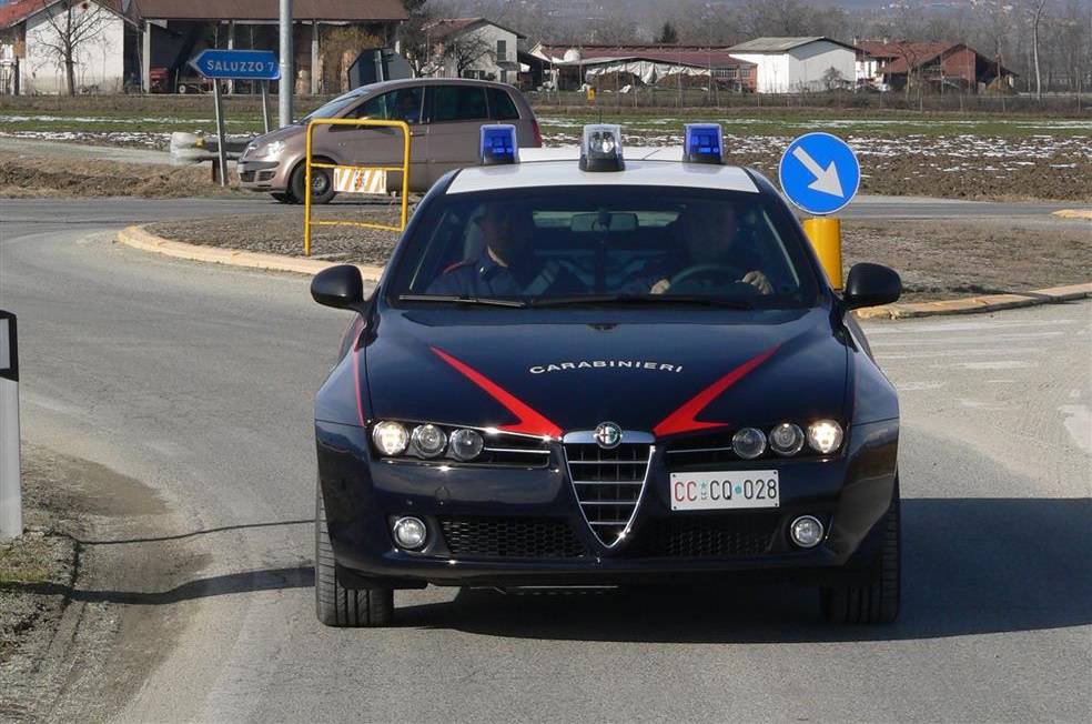 Cercano armi e trovano droga: carabinieri denunciano giovane del Saluzzese