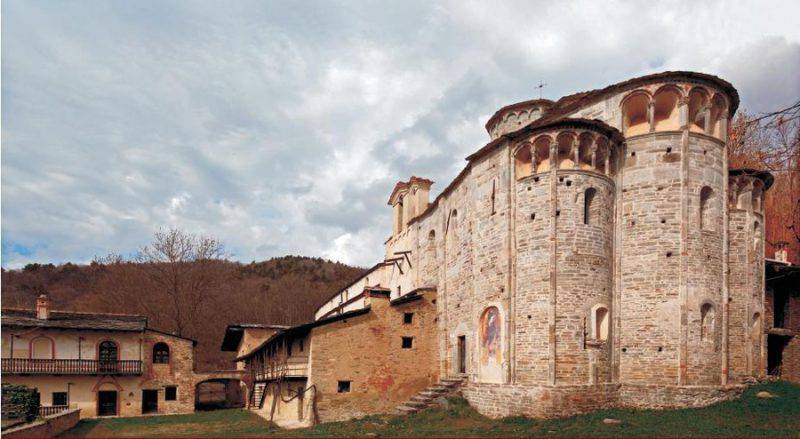 Lavori chiesa di San Costanzo al Monte: emerge fascia ad affresco dell’XI-XII secolo