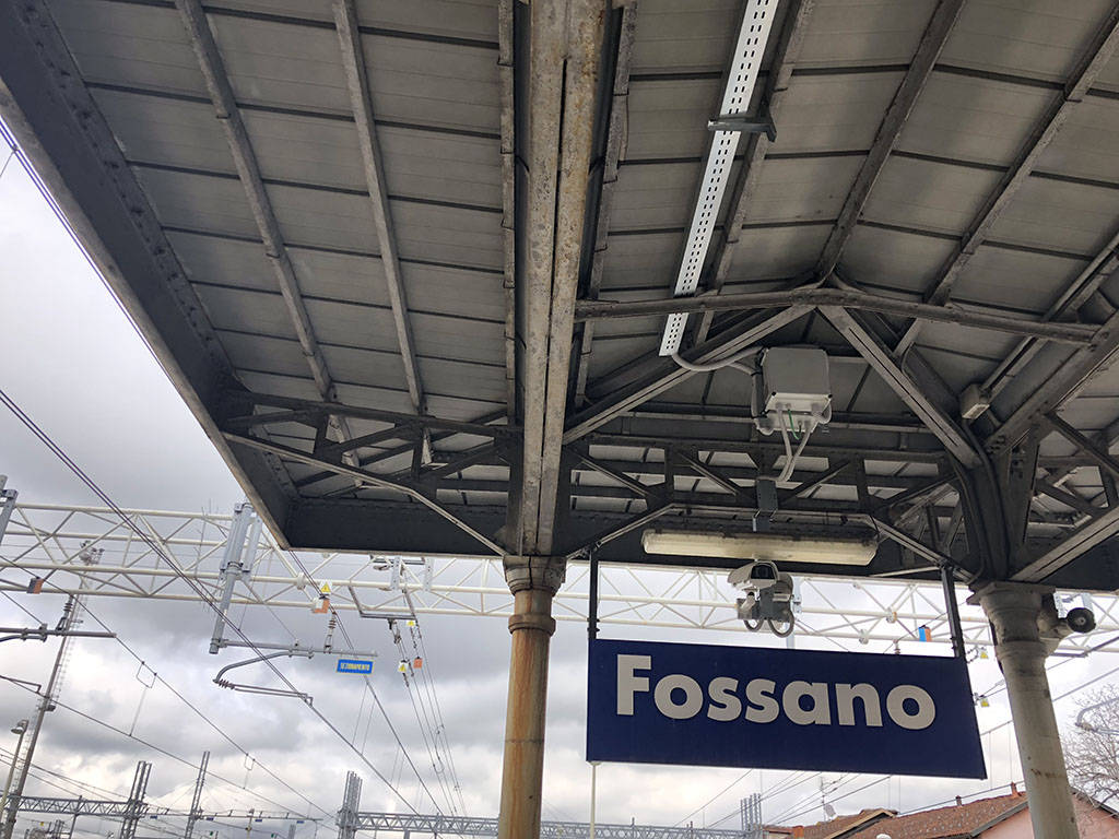 “Più manutenzione alla stazione di Fossano”