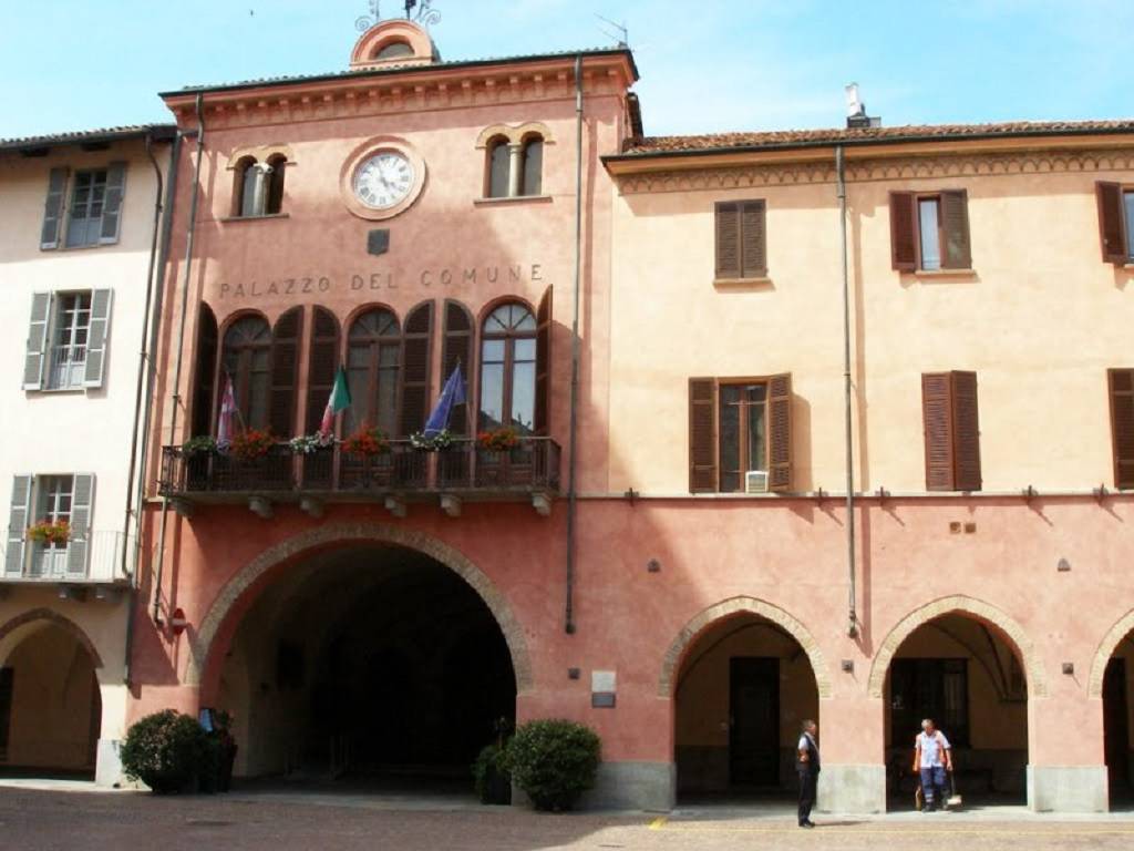 Al Palazzo Comunale di Alba arriva il “Fuori Tutto!”