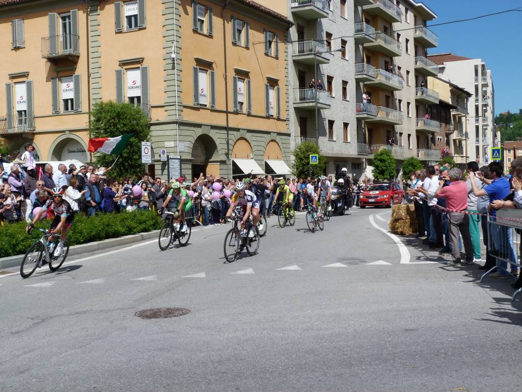 Ad Alba arriva il Giro d’Italia così chiudono le scuole