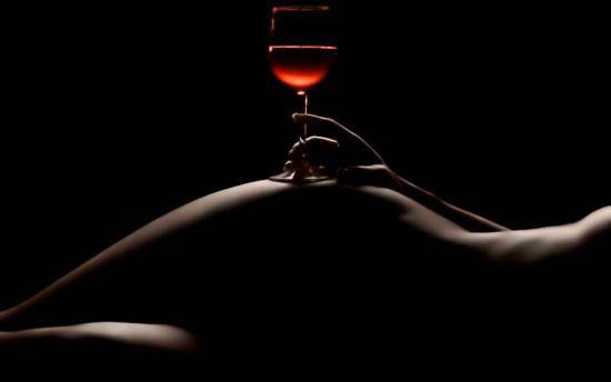 Un calice di Eros: Il Vino e la Sessualità