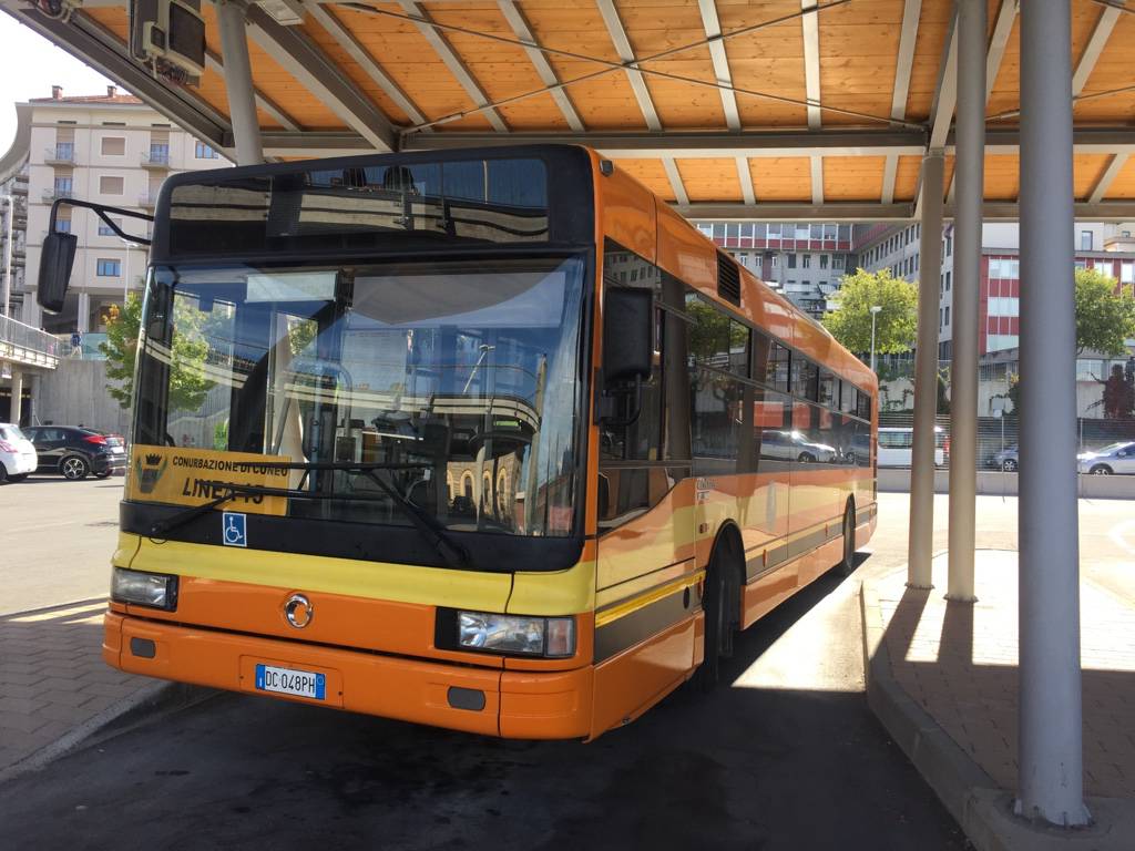 Cuneo, fino a fine anno gli anziani viaggiano gratis sul bus