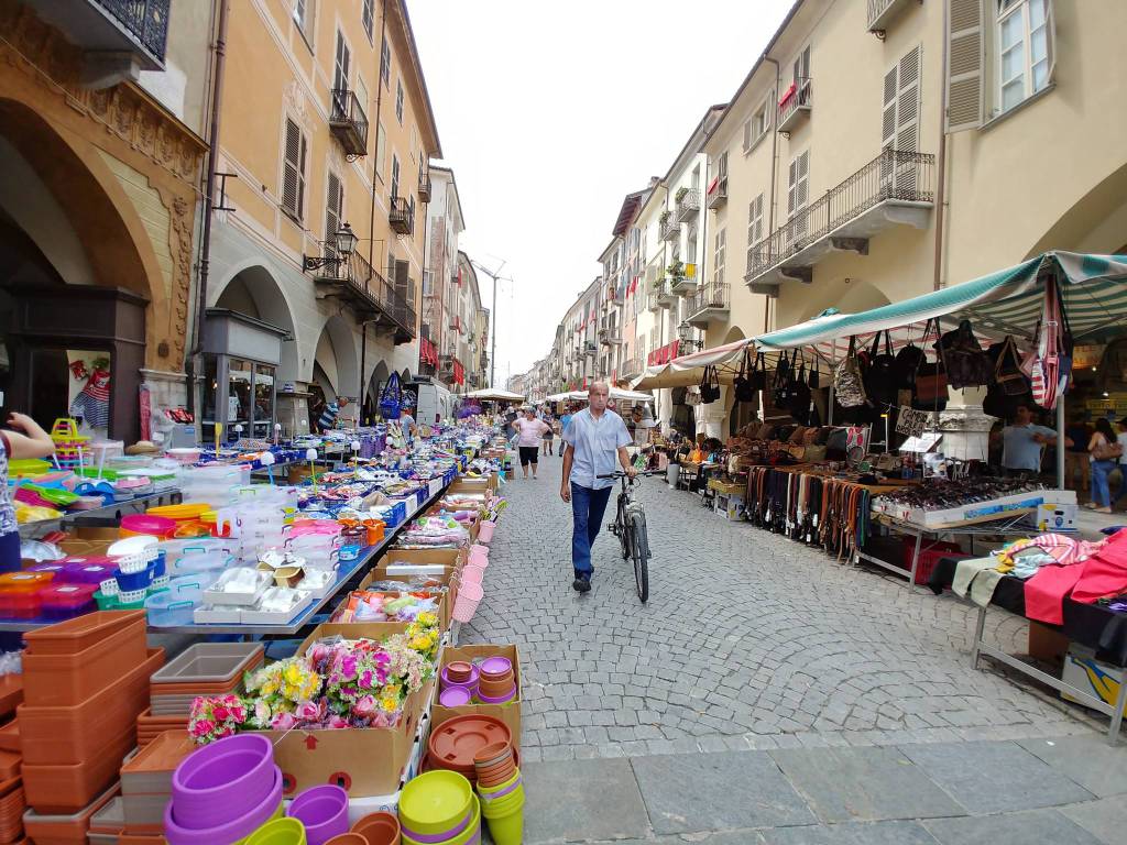 Cuneo annulla il mercato straordinario del 18 ottobre, Confesercenti: “Le regole anticovid non devono uccidere il commercio”