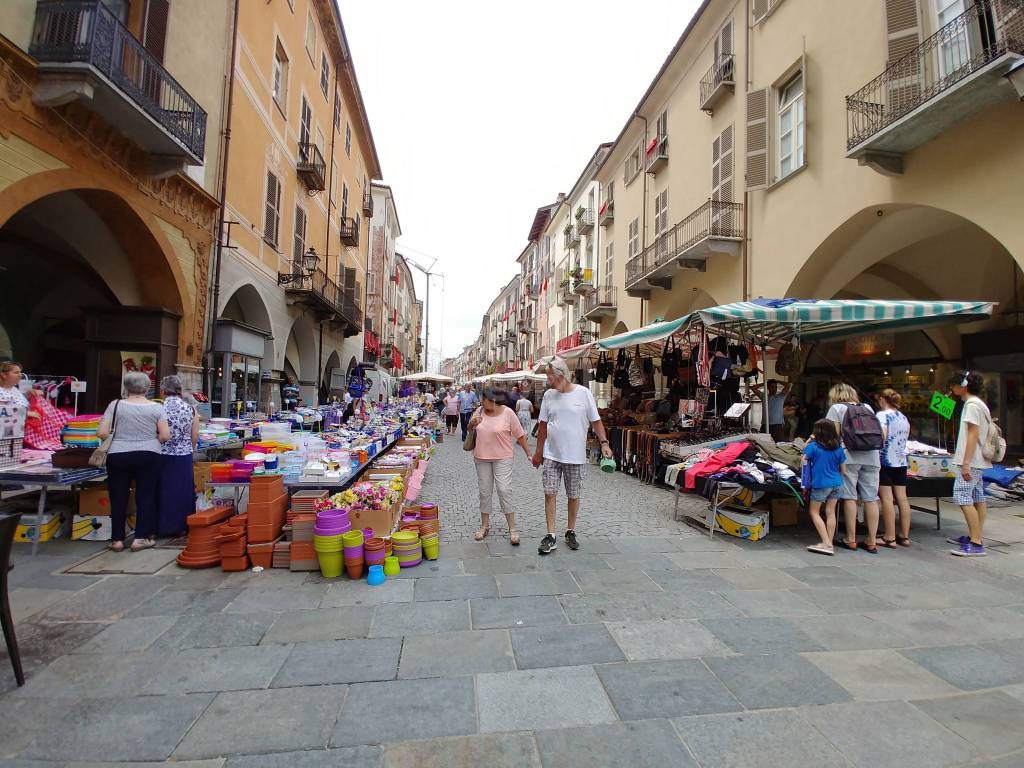 Cuneo, anticipazione dei mercati cittadini