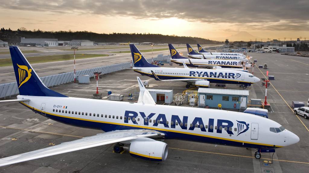 Ryanair rifiuta di risarcire passeggeri per cancellazione voli: Codacons presenta esposto anche a Procura di Cuneo