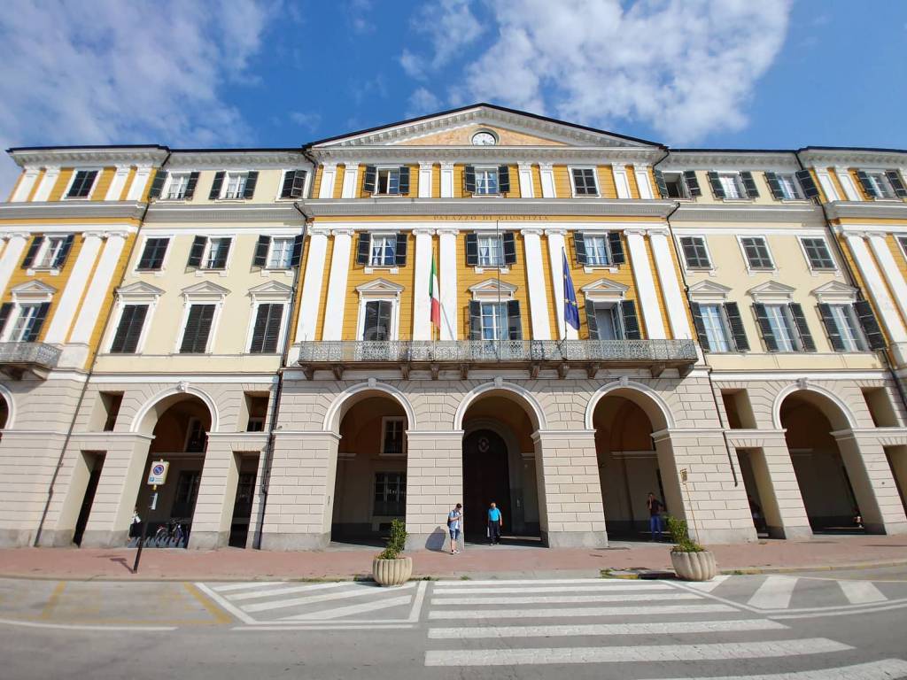 Tribunale di Cuneo, iter complesso per la risistemazione della facciata dell’edificio