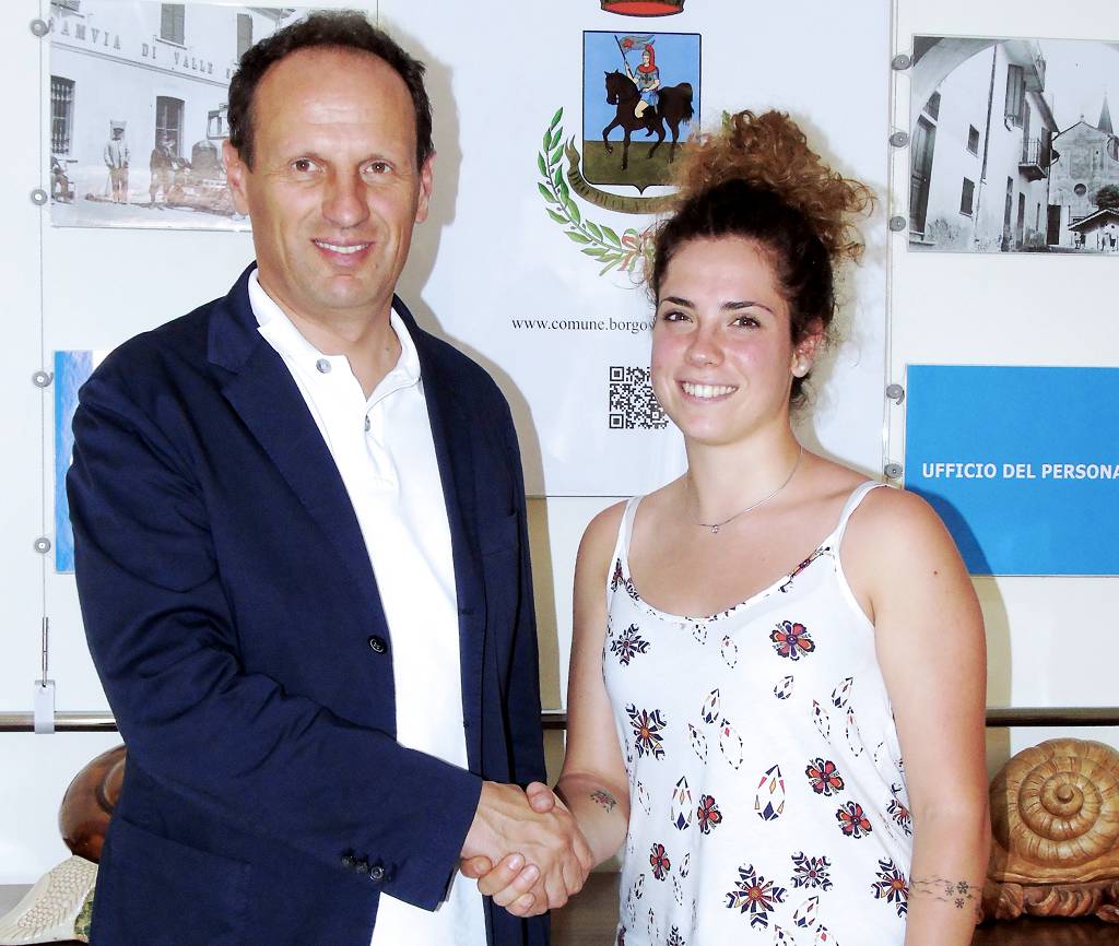 Borgo San Dalmazzo, la pallavolista Andrea Beltrando ricevuta dal sindaco Gian Paolo Beretta