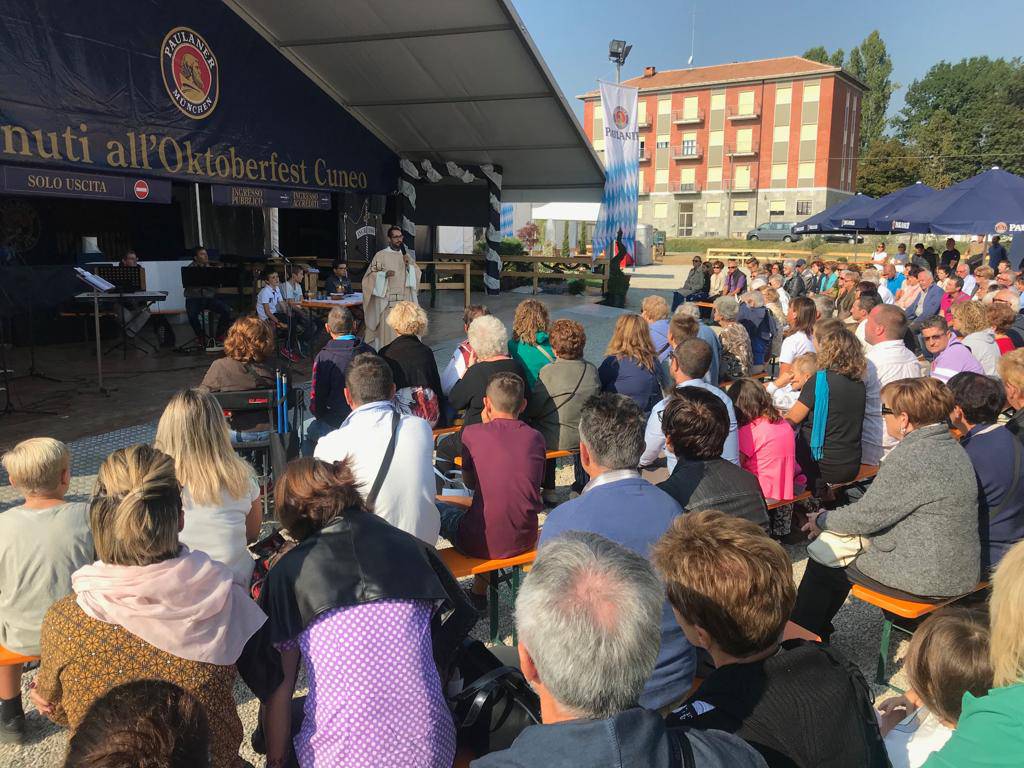 Cuneo, anche quest’anno all’Oktoberfest si è celebrata la tradizionale Messa all’aperto