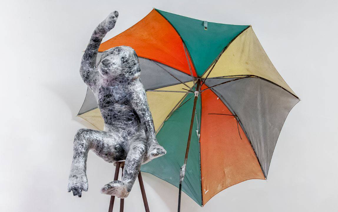 Alla mostra “Vivre d’Hazard” di Saluzzo sconto a chi si presenta con ombrello arcobaleno