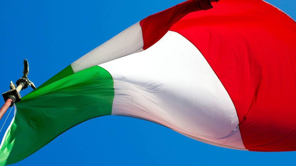 bandiera tricolore italia italiana 