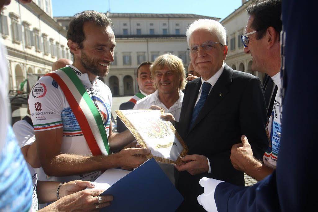 Da Superga al Quirinale in bici dal presidente Sergio Mattarella
