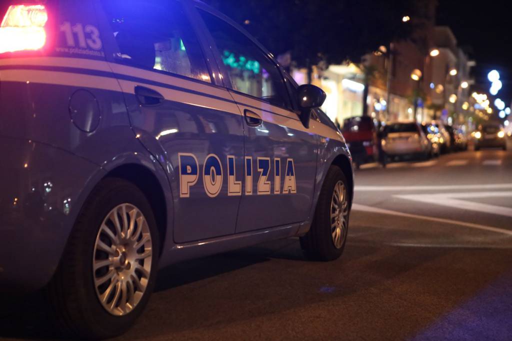 Cuneo, bandito armato di coltello rapina la Farmacia Bottasso di via Roma