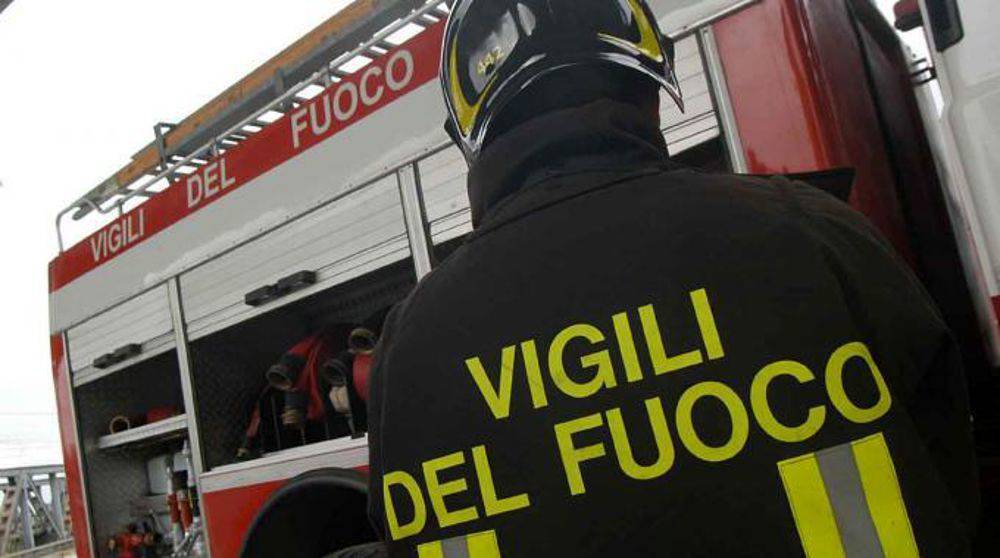 Auto prende fuoco a Boves: intervengono vigili del fuoco