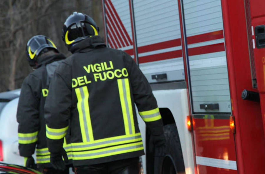 Cuneo, principio di incendio in scantinato di corso Nizza: intervengono i vigili del fuoco