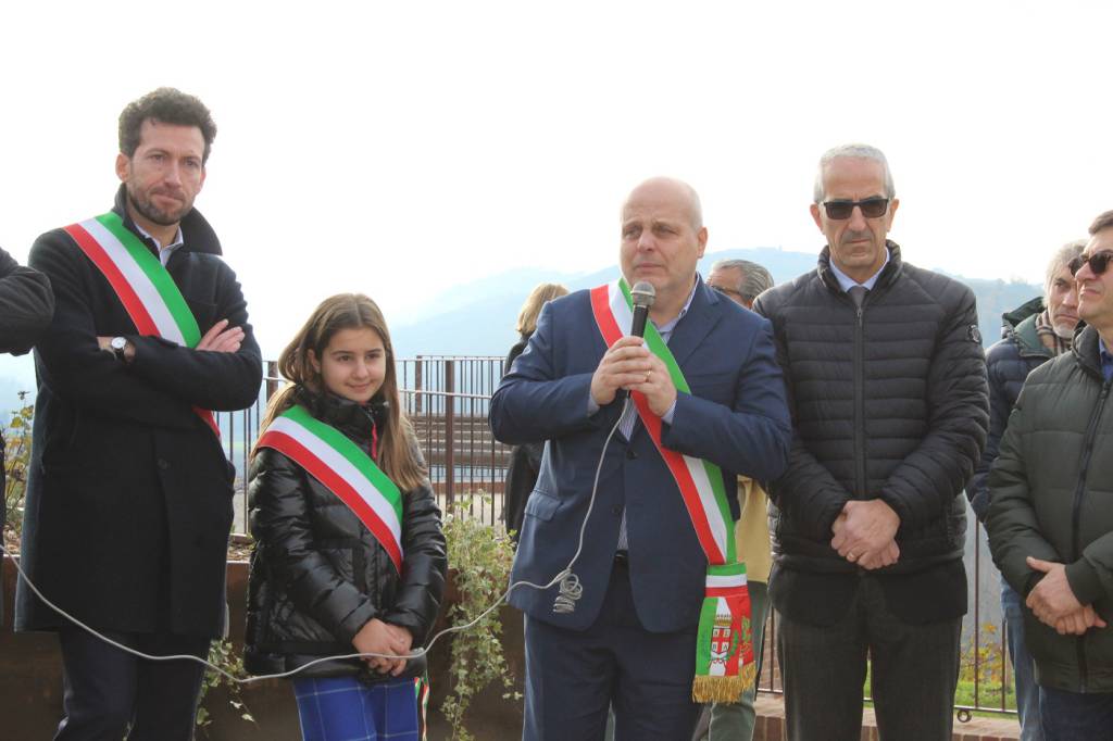 Inaugurato il belvedere Unesco ai piedi del castello di Grinzane Cavour