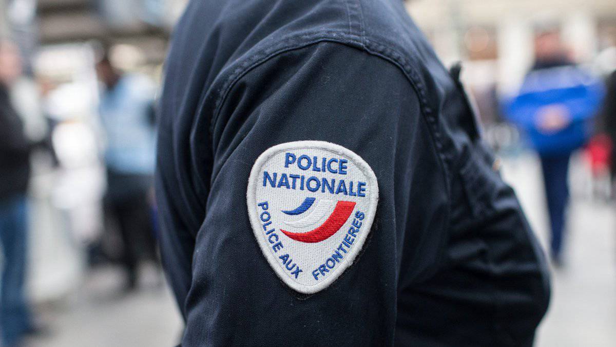 Polizia police nationale francese frontiera frontiere 