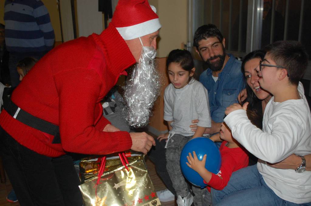Animazione e divertimento al Centro Down di Cuneo per gli auguri di Natale