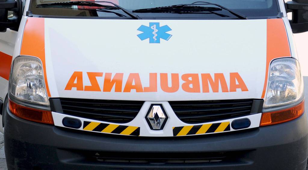 Mondovì, auto contro ambulanza in corso Italia: c’è un ferito