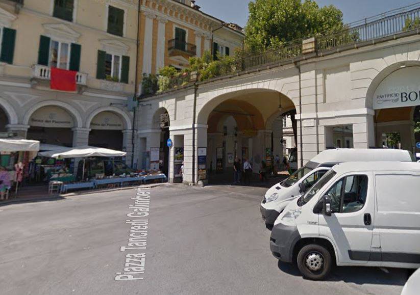 Cuneo, regolazione sperimentale del transito sotto arcata di piazza Galimberti angolo corso Soleri