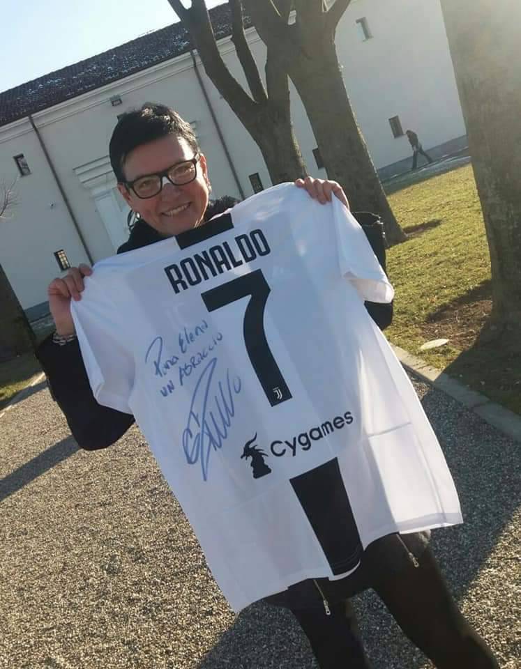 Elena, la tifosa bianconera di Mondovì, “risarcita” con la maglia di CR7