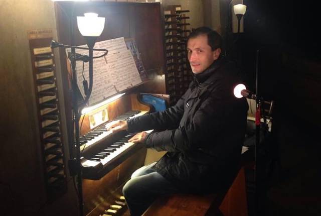 Cherasco, l’organo “Pierino Regis” in chiesa S. Martino suona ancora grazie a Piero Colombotto