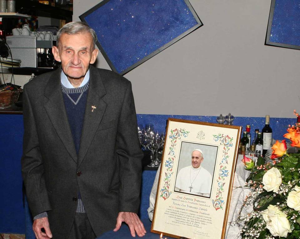 Don Francesco Daniele, dal 1971 priore a Monsola, è il parroco più longevo d’Italia