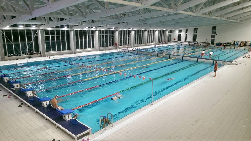 Pallanuoto e nuoto sincronizzato allo Stadio del nuoto a Cuneo