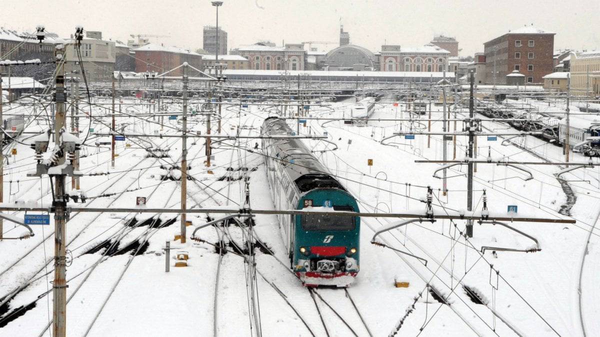 Treni cancellati per neve a Fossano e in Piemonte: il programma ferroviario di oggi, venerdì 1° gennaio