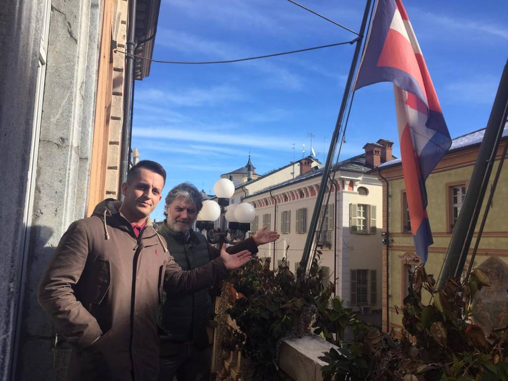 Cuneo, rimossa la bandiera francese dal Municipio
