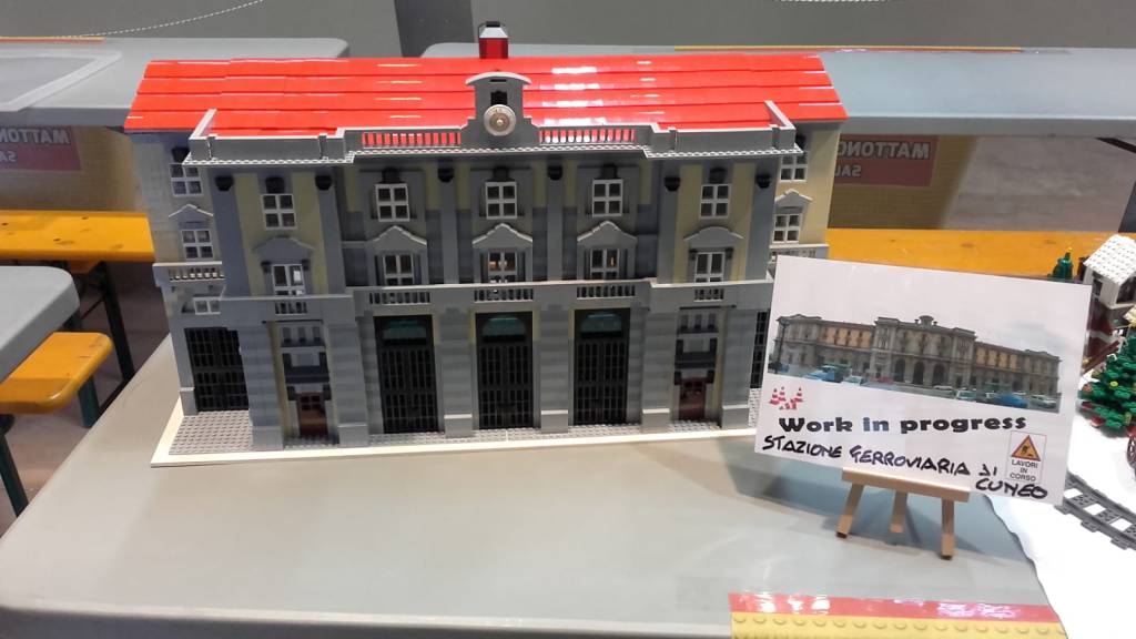 La Stazione Ferroviaria di Cuneo ricostruita con i Lego grazie al buschese Davide Marabotto
