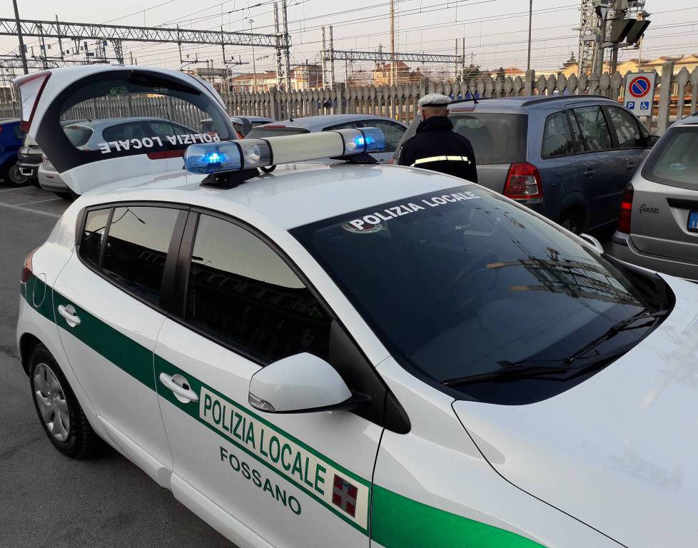 Violento impatto fra due mezzi a Fossano: donna trasportata in ospedale