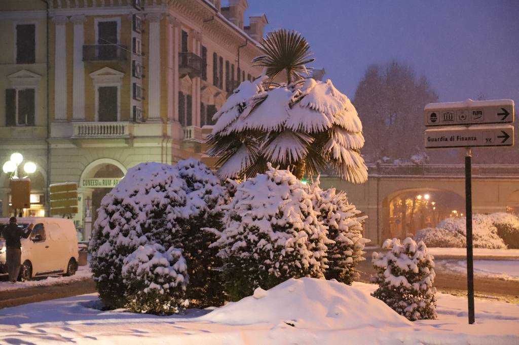Cuneo, operazioni di rimozione della neve