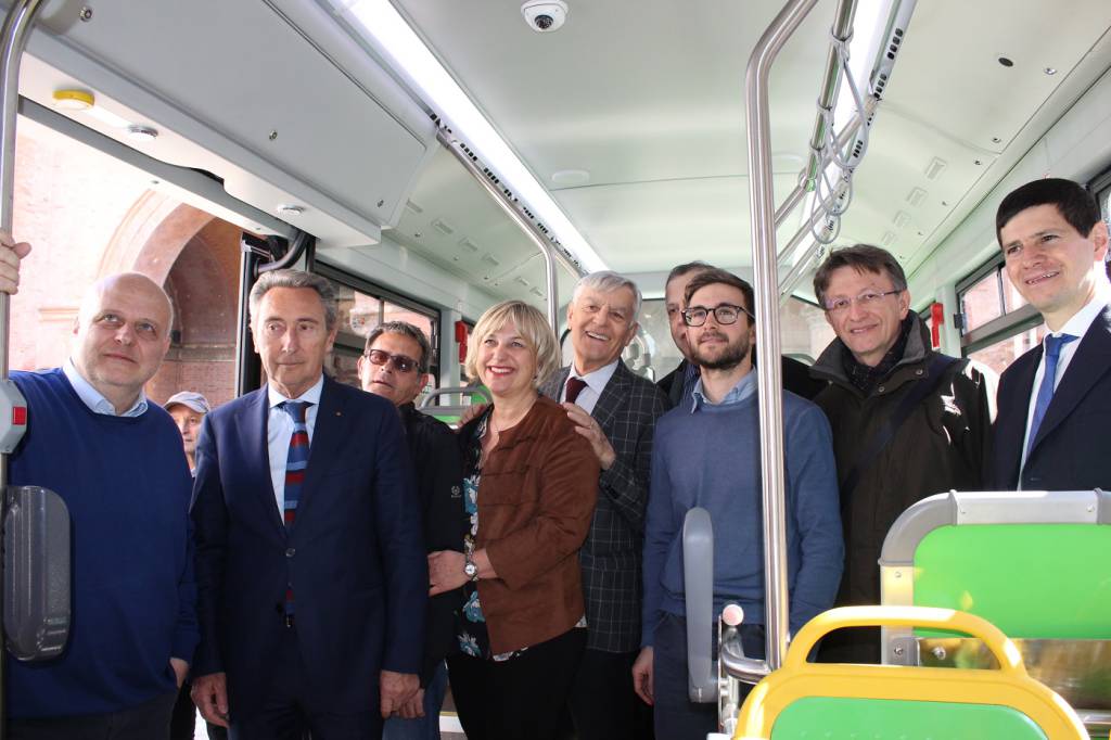 Alba, presentati due nuovi autobus elettrici per la città