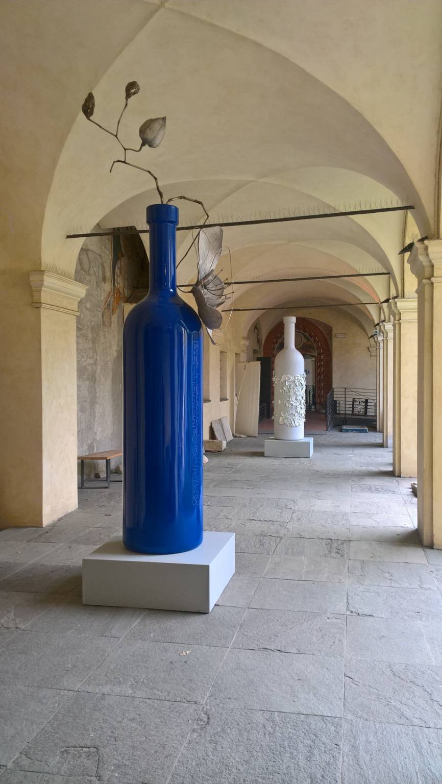 Cuneo, “Bottiglie d’Artista” nel Chiostro del Complesso monumentale di San Francesco