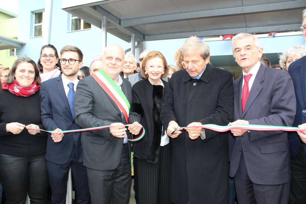 Ad Alba la grande cerimonia per l’inaugurazione della nuova scuola media della Moretta
