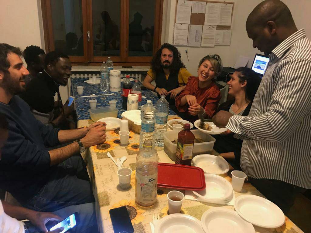 I migranti di Alba e Bra aprono le porte di casa per una cena dal mondo