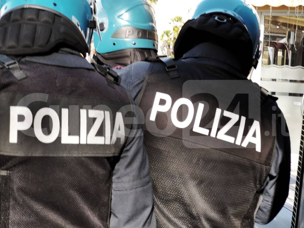 Cuneo, hashish e marijuana sul furgone e in casa: nei guai italiano incensurato