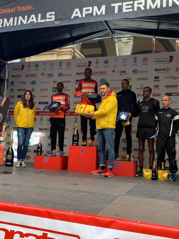 Da Biraghi un premio speciale al vincitore della Savona Half Marathon