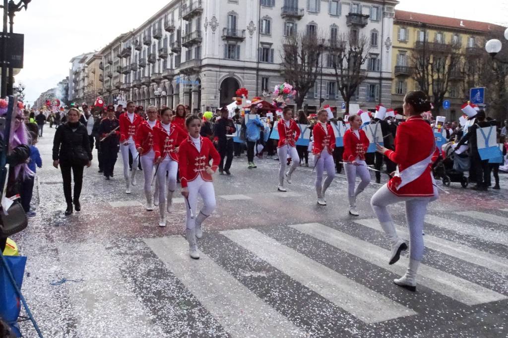 Majorettes peveragnesi alla sfilata del Carnevale di Cuneo