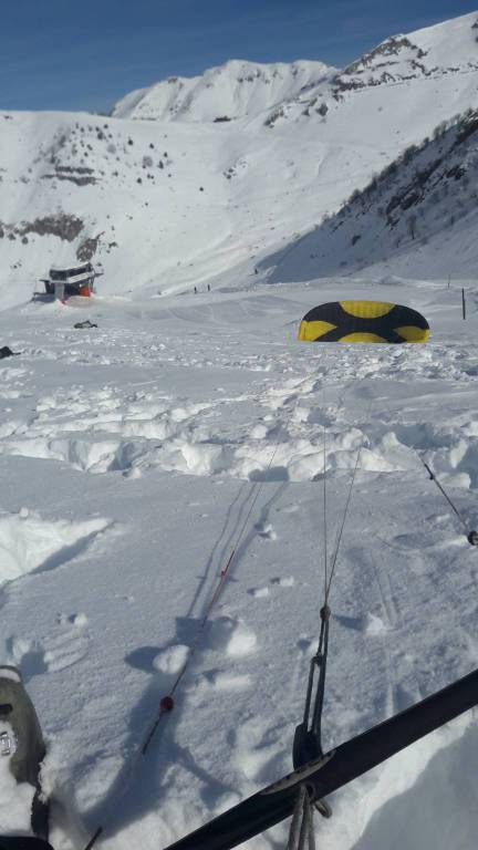 Lo spettacolo dello snowkite a Limone Piemonte