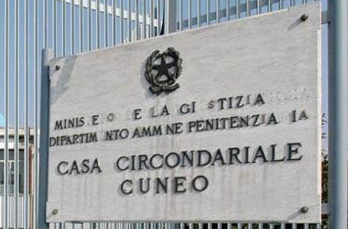 Detenuto sale sul tetto del campo sportivo del carcere di Cuneo come segno di protesta