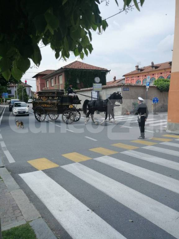 Centallo, oggi torna all’opera il carro funebre a cavalli che trasportò la salma di Duccio Galimberti