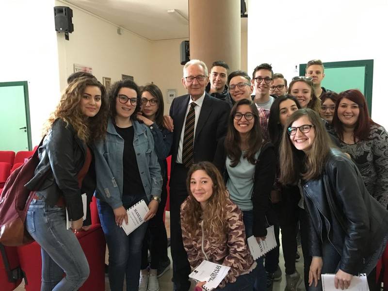 Con Beppe Ghisolfi il lavoro in banca parla al futuro ai giovani di oggi