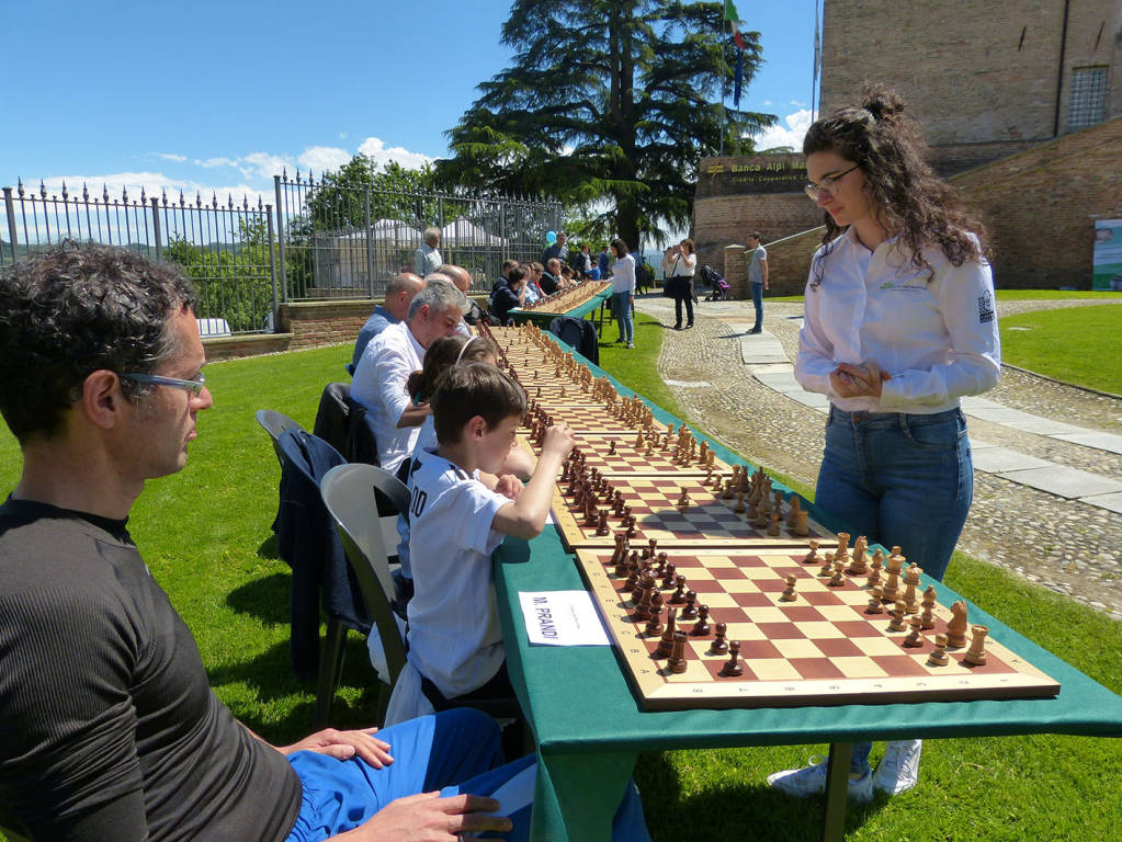 Grande successo per la simultanea di scacchi a Carrù
