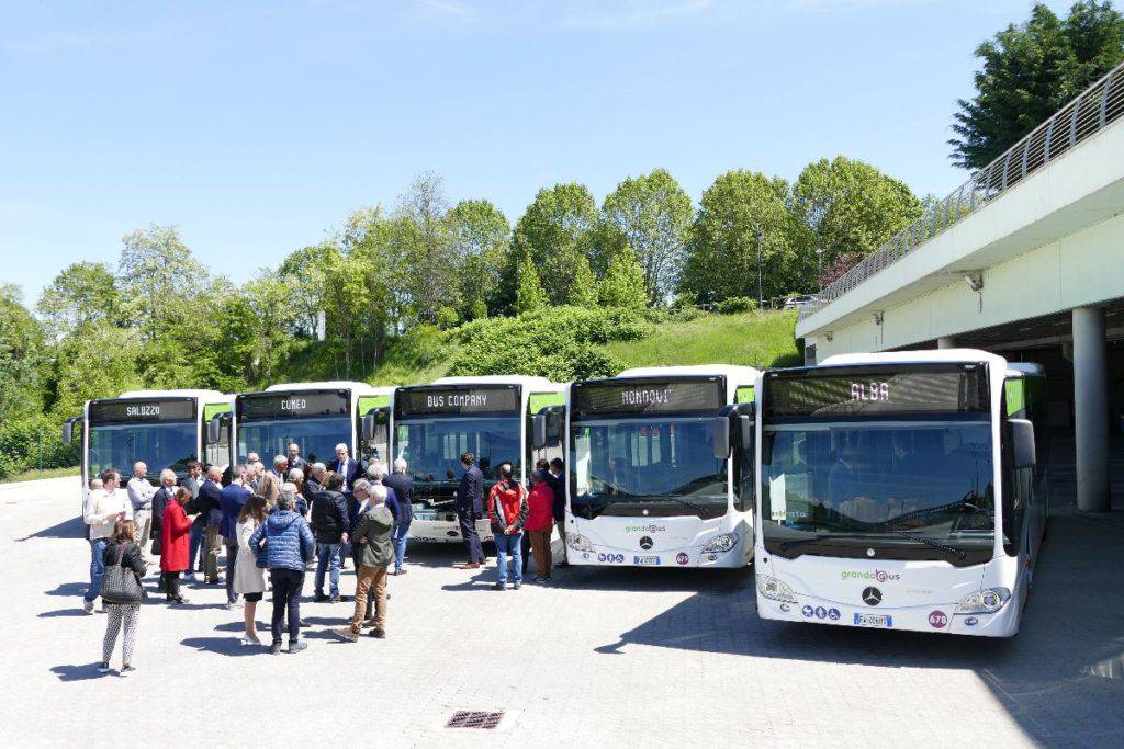 A Cuneo presentati cinque nuovi autobus ibridi della Bus Company per il TPL