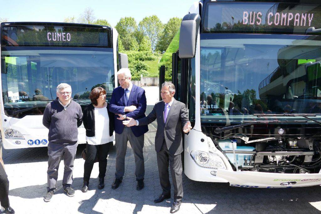 A Cuneo presentati cinque nuovi autobus ibridi della Bus Company per il TPL