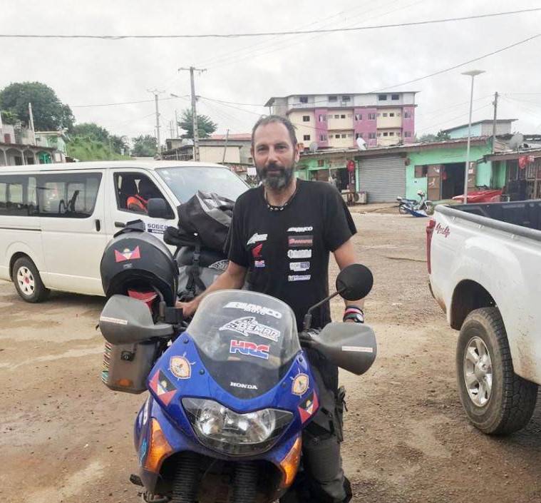 Il motociclista cuneese Franco Ballatore prosegue il raid nel Continente africano