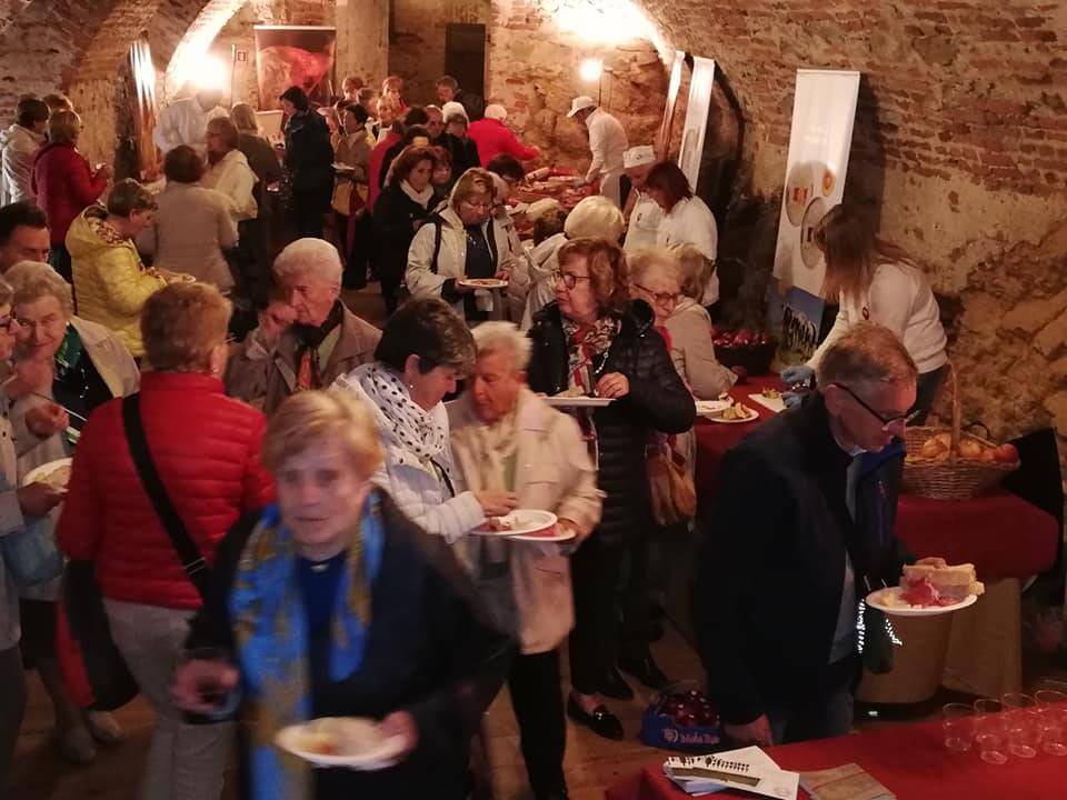 Grande affluenza di pubblico al Castello della Manta alle degustazioni dei prodotti di Cuneo in Tavola