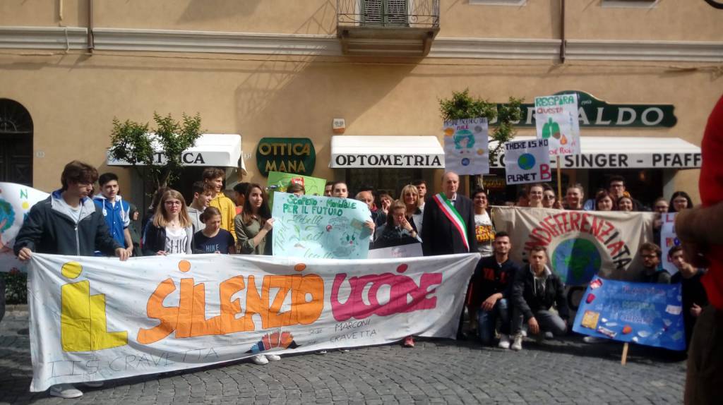 Gli studenti del Cravetta di Savigliano per un mondo pulito